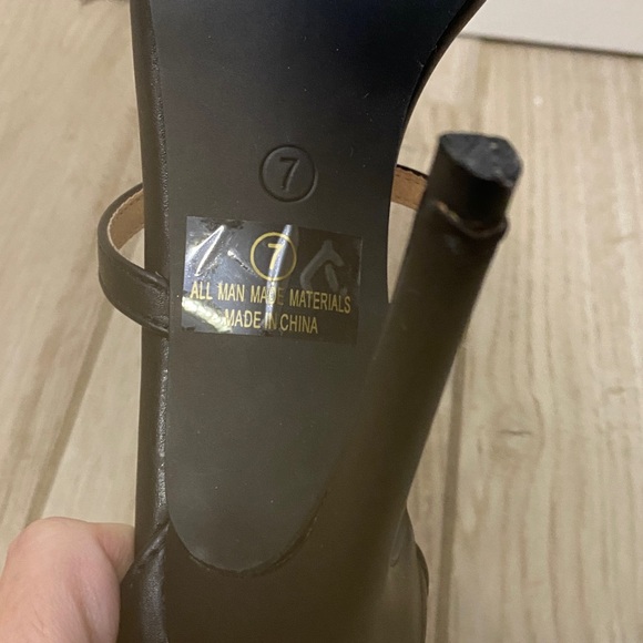 VENUS Women's Elegant Black Strappy Heels - Picture 3 of 10